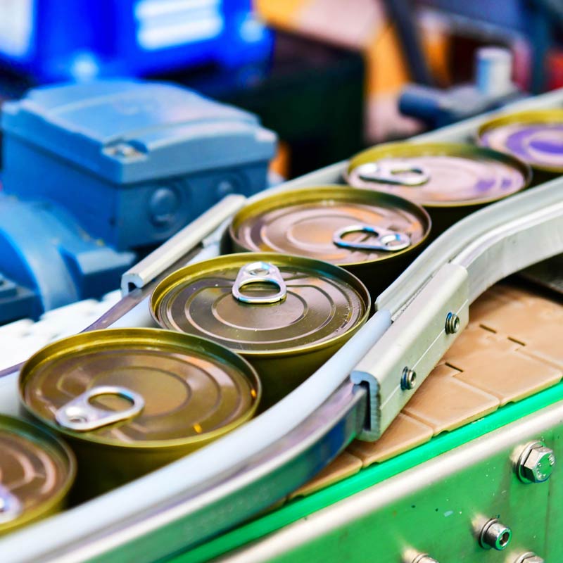 AdobeStock_277304128 canned food production